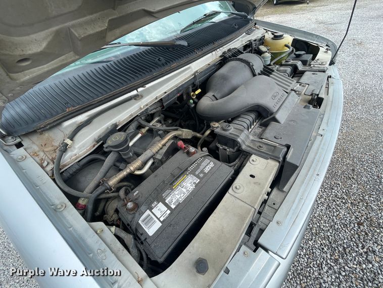 image for item IC9366 2001 Ford E150  van