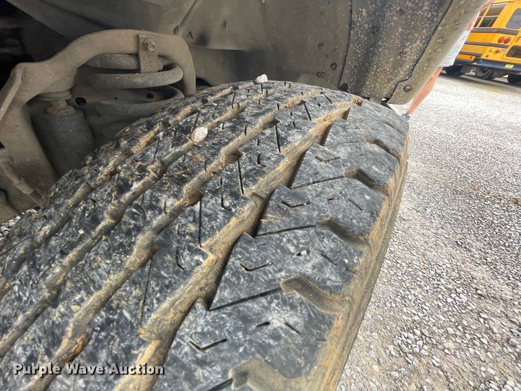 image for item IC9366 2001 Ford E150  van