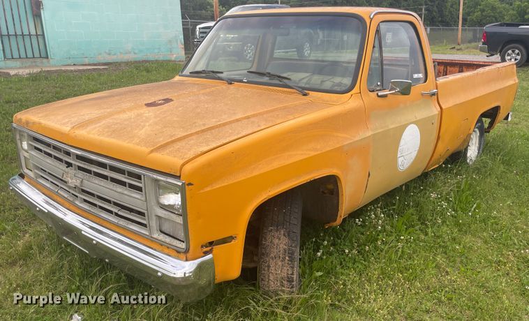 image for item IC9411 1986 Chevrolet C10  pickup truck