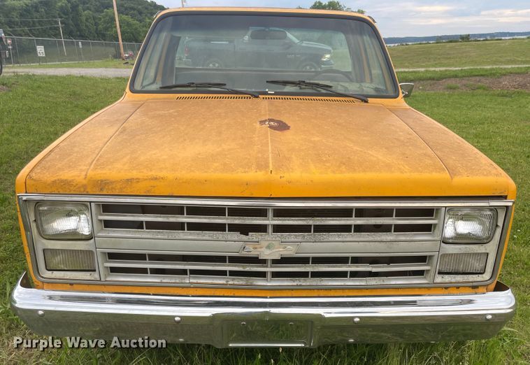 image for item IC9411 1986 Chevrolet C10  pickup truck