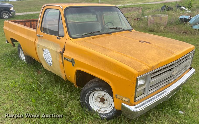 image for item IC9411 1986 Chevrolet C10  pickup truck