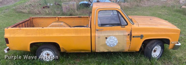 image for item IC9411 1986 Chevrolet C10  pickup truck