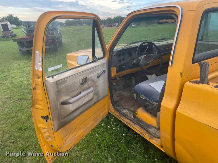 image for item IC9411 1986 Chevrolet C10  pickup truck