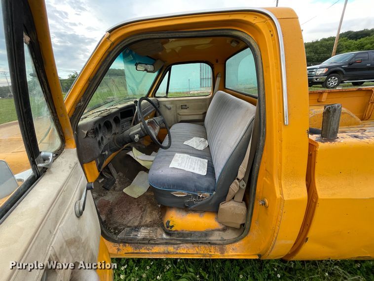 image for item IC9411 1986 Chevrolet C10  pickup truck