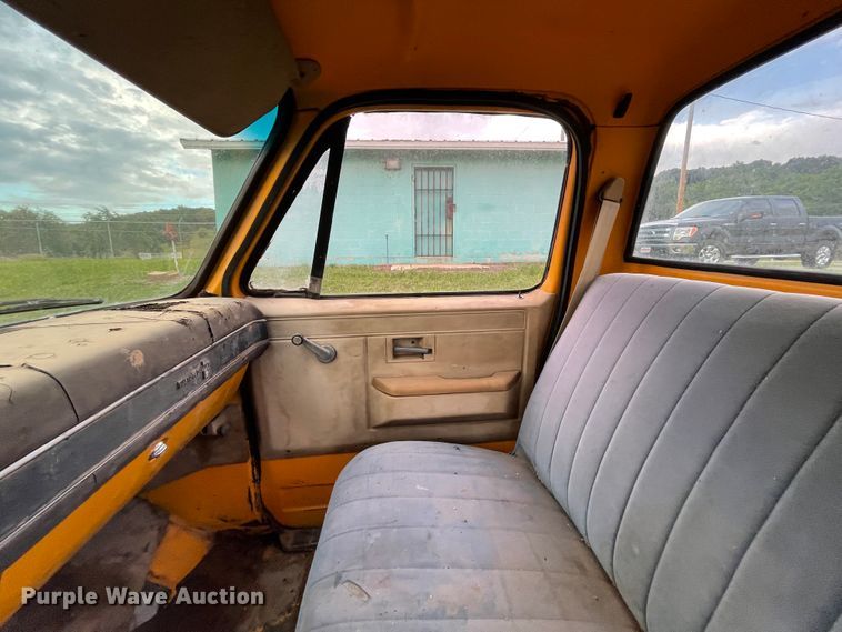 image for item IC9411 1986 Chevrolet C10  pickup truck