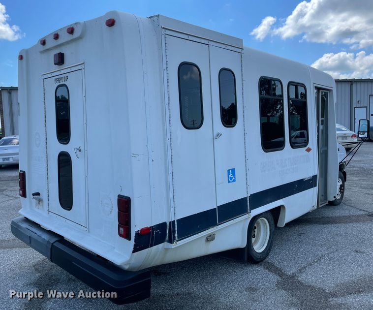 image for item IC9414 2004 Ford E350 Super Duty  shuttle bus