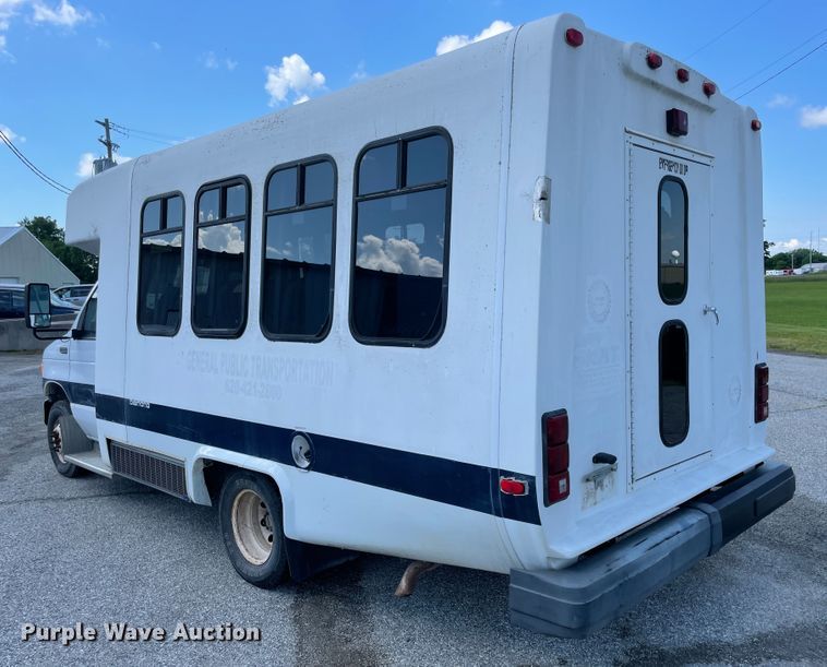 image for item IC9414 2004 Ford E350 Super Duty  shuttle bus