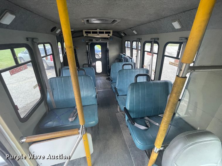 image for item IC9414 2004 Ford E350 Super Duty  shuttle bus