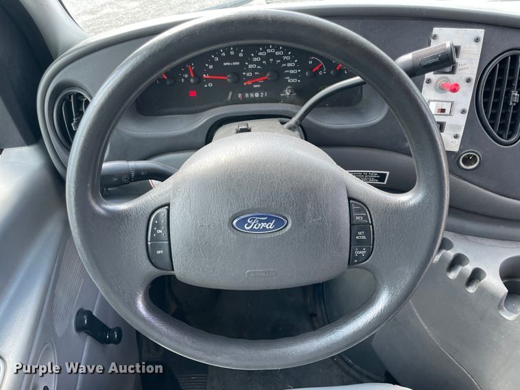 image for item IC9414 2004 Ford E350 Super Duty  shuttle bus