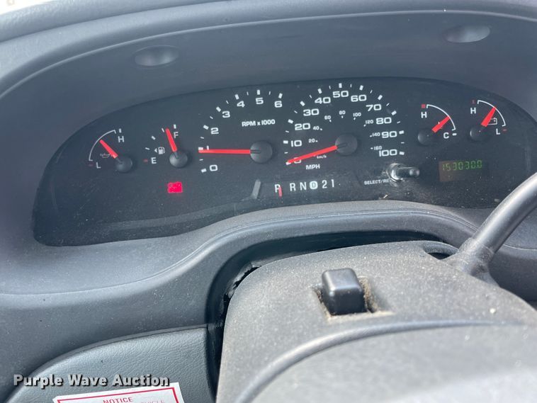 image for item IC9414 2004 Ford E350 Super Duty  shuttle bus