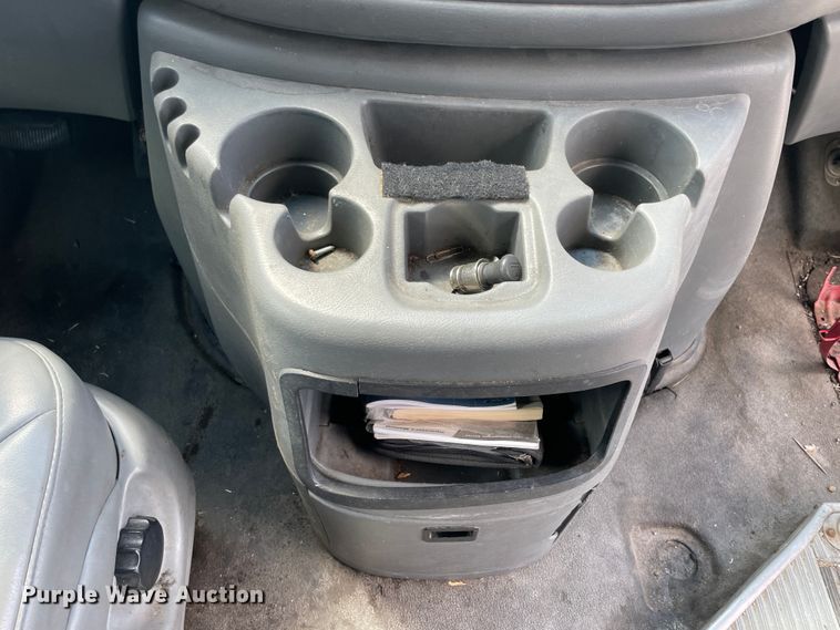 image for item IC9414 2004 Ford E350 Super Duty  shuttle bus