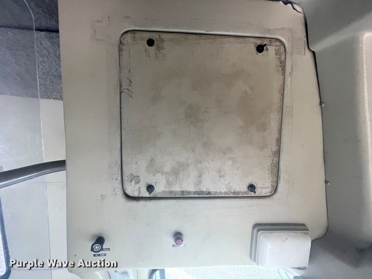 image for item IC9414 2004 Ford E350 Super Duty  shuttle bus