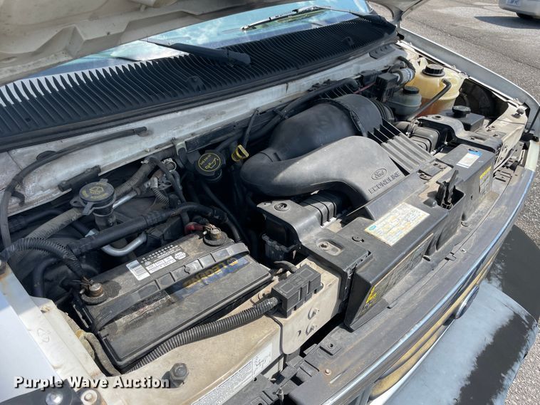 image for item IC9414 2004 Ford E350 Super Duty  shuttle bus