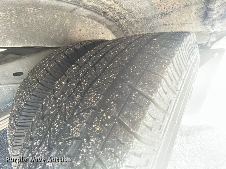 image for item IC9414 2004 Ford E350 Super Duty  shuttle bus