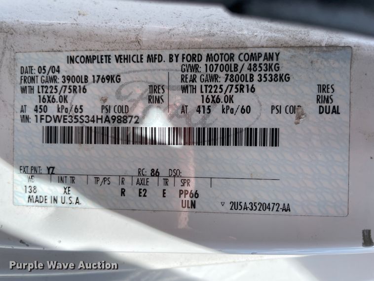 image for item IC9414 2004 Ford E350 Super Duty  shuttle bus