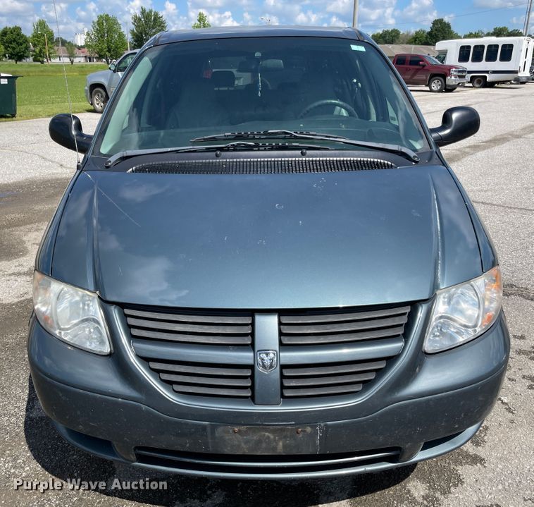 image for item IC9415 2005 Dodge Grand Caravan  handicap accessible van