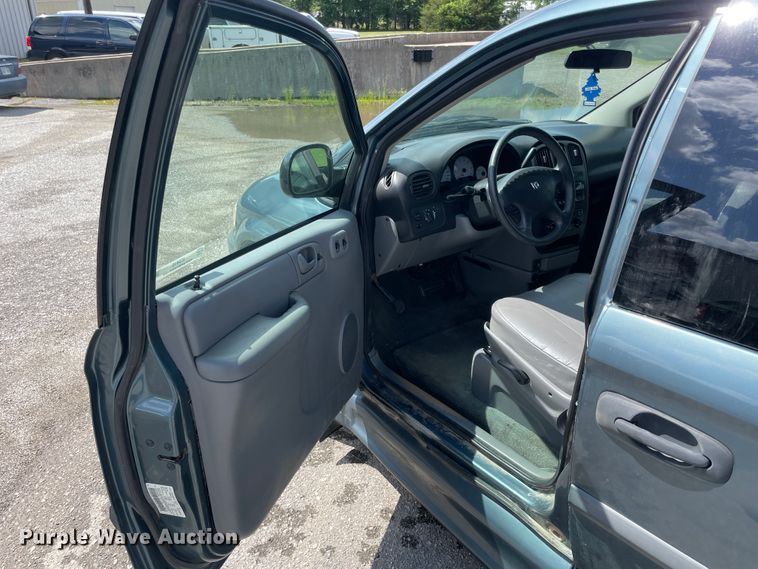 image for item IC9415 2005 Dodge Grand Caravan  handicap accessible van
