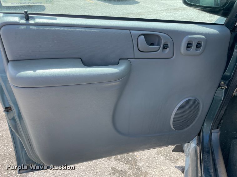 image for item IC9415 2005 Dodge Grand Caravan  handicap accessible van