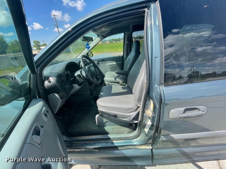 image for item IC9415 2005 Dodge Grand Caravan  handicap accessible van