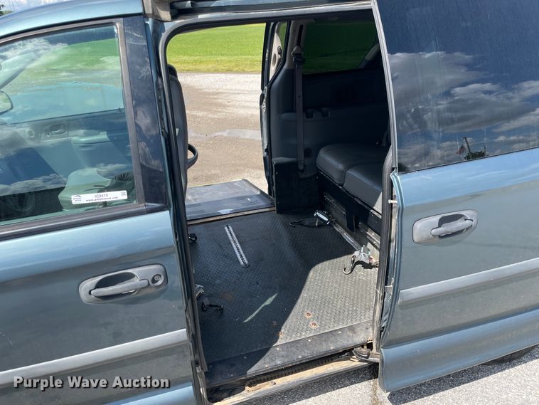 image for item IC9415 2005 Dodge Grand Caravan  handicap accessible van
