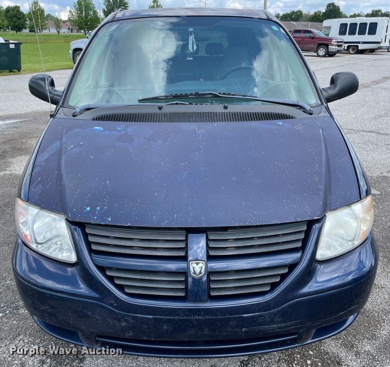 image for item IC9417 2005 Dodge Grand Caravan  handicap accessible van