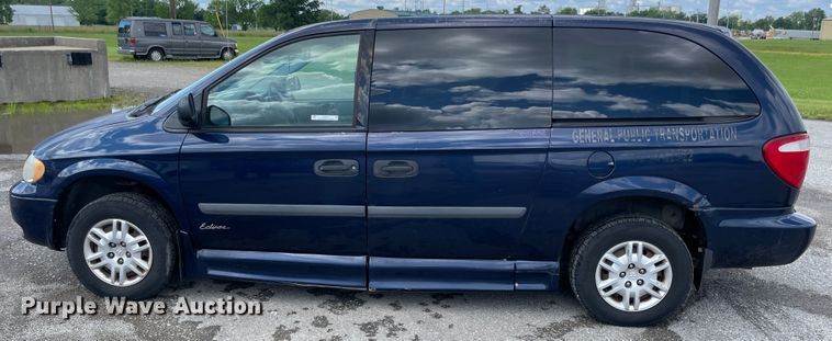 image for item IC9417 2005 Dodge Grand Caravan  handicap accessible van