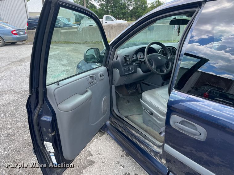 image for item IC9417 2005 Dodge Grand Caravan  handicap accessible van