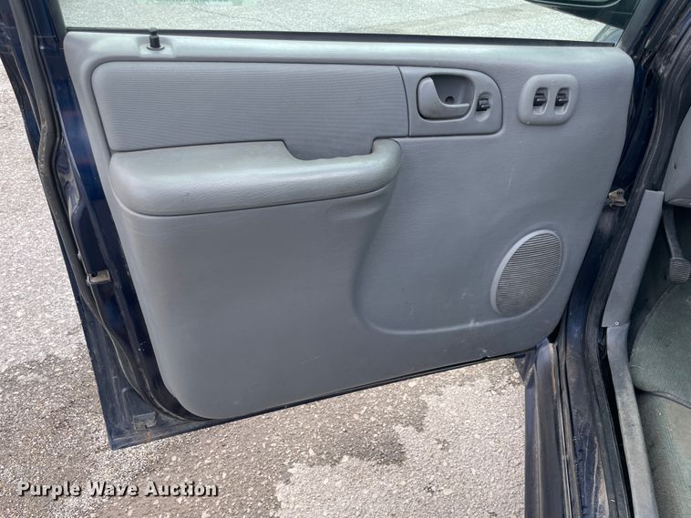 image for item IC9417 2005 Dodge Grand Caravan  handicap accessible van