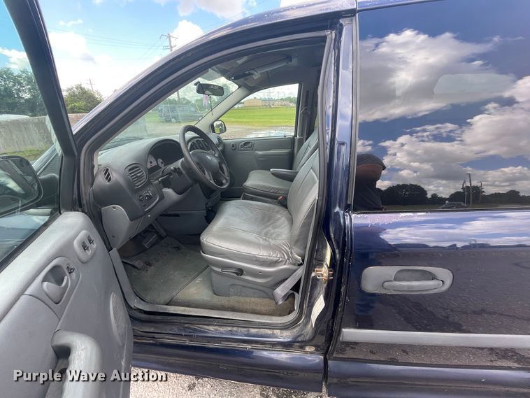 image for item IC9417 2005 Dodge Grand Caravan  handicap accessible van