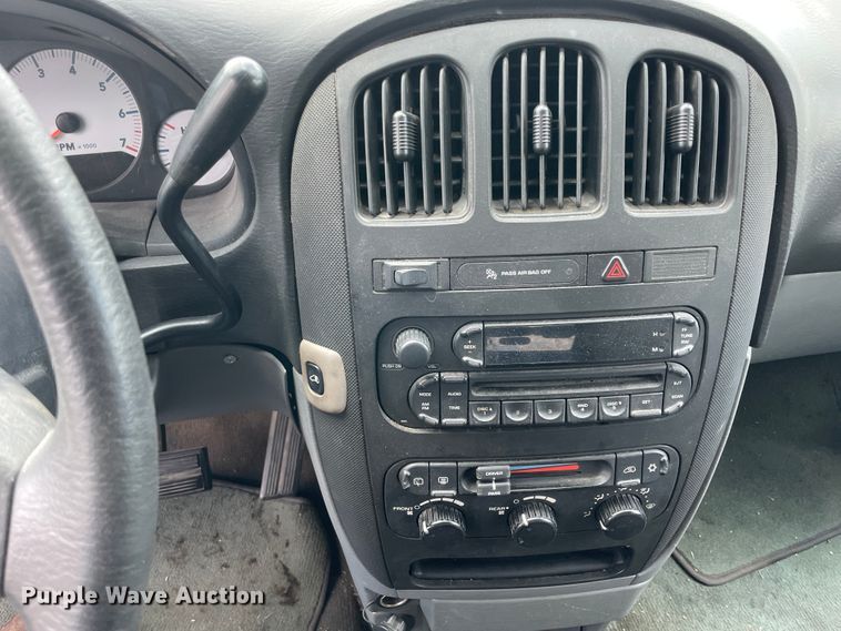 image for item IC9417 2005 Dodge Grand Caravan  handicap accessible van