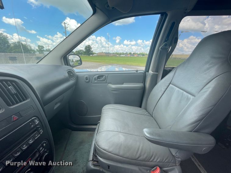 image for item IC9417 2005 Dodge Grand Caravan  handicap accessible van