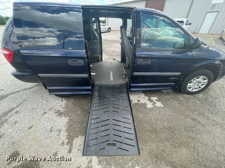 image for item IC9417 2005 Dodge Grand Caravan  handicap accessible van
