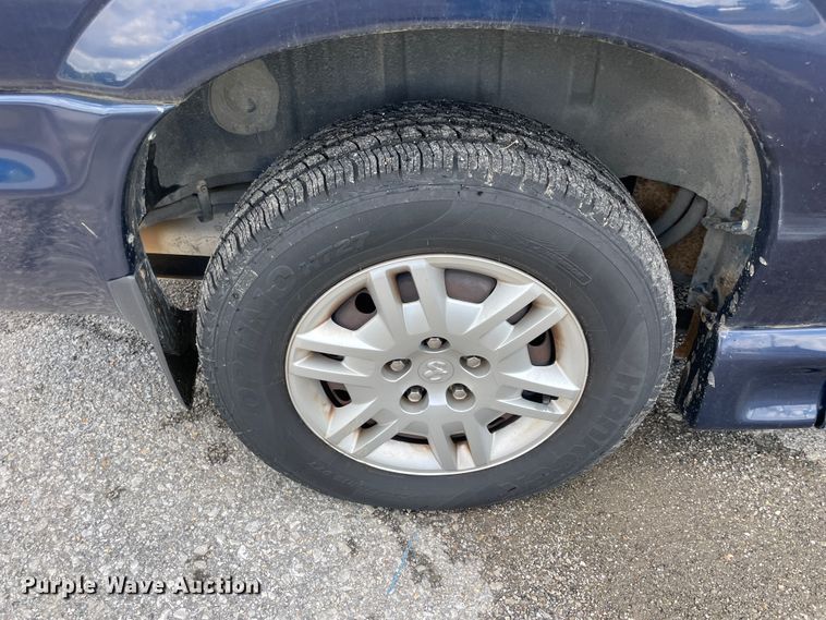 image for item IC9417 2005 Dodge Grand Caravan  handicap accessible van