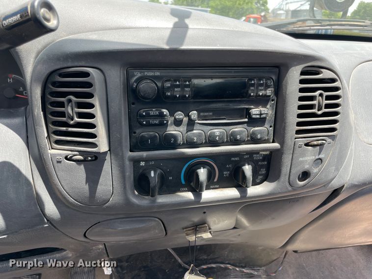 image for item IC9420 2003 Ford F150  pickup truck