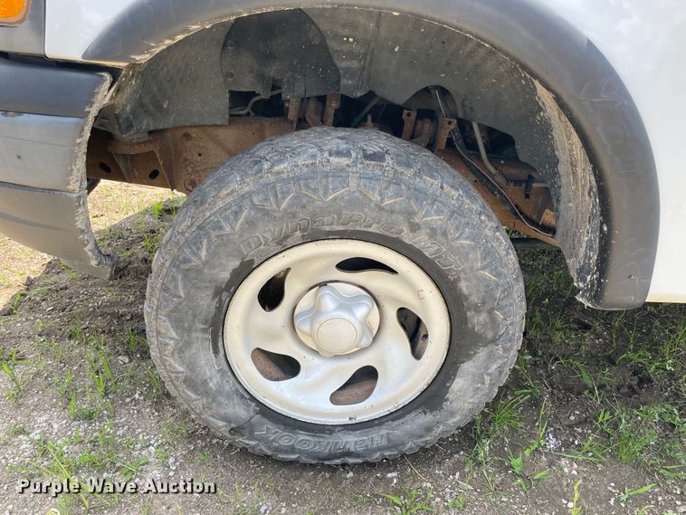 image for item IC9420 2003 Ford F150  pickup truck