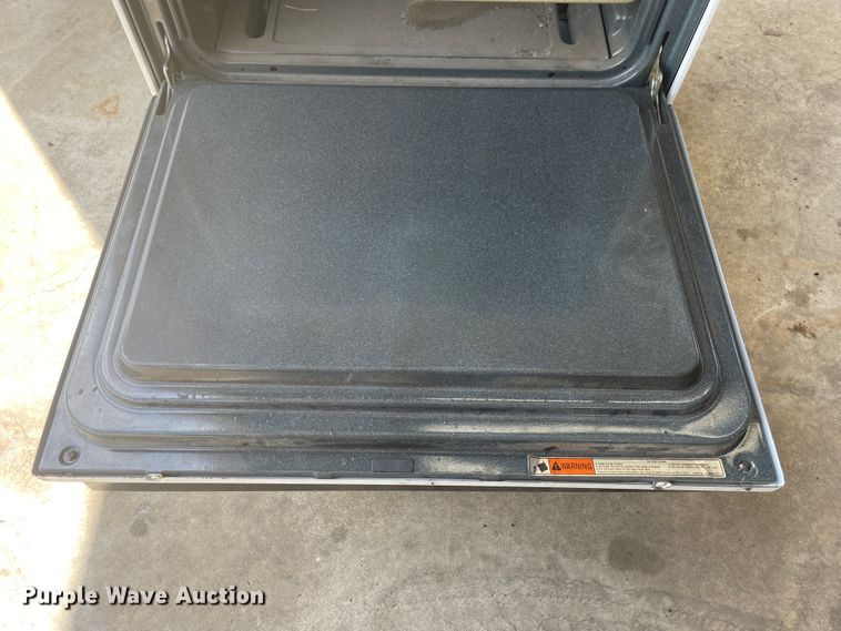 image for item IC9438 Roper FGP310EW  stove