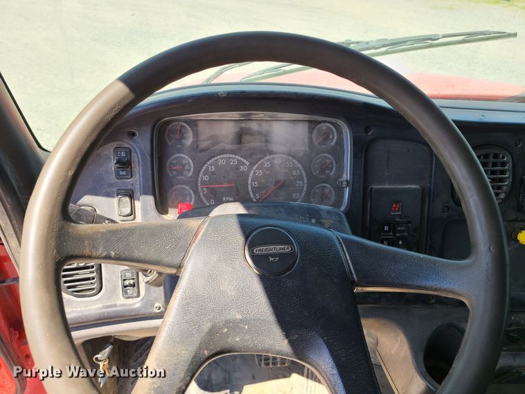 image for item IC9766 2006 Freightliner M2 106  dump truck