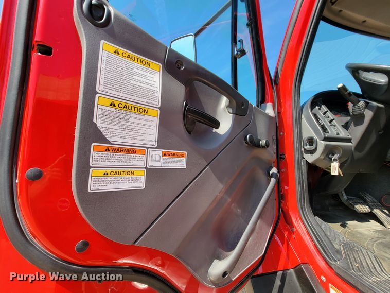 image for item IF9814 2015 Freightliner 108SD  dump truck