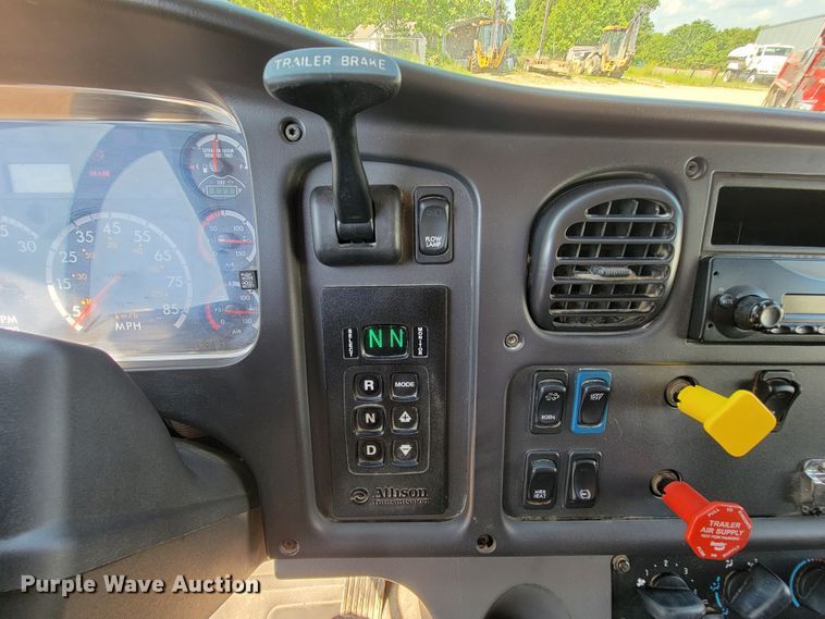 image for item IF9814 2015 Freightliner 108SD  dump truck