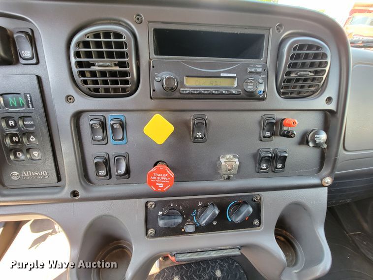 image for item IF9814 2015 Freightliner 108SD  dump truck