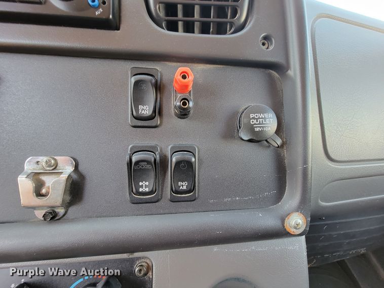 image for item IF9814 2015 Freightliner 108SD  dump truck