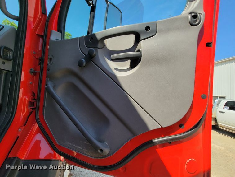 image for item IF9814 2015 Freightliner 108SD  dump truck