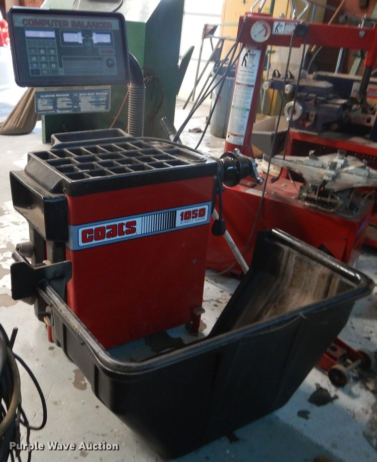 image for item IJ9400 Coats 1050 tire balancer