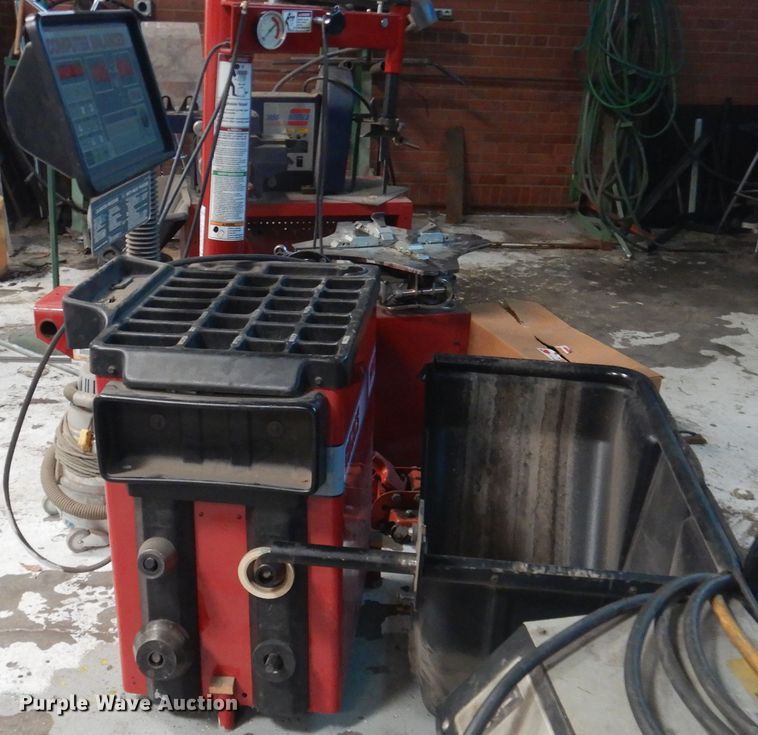 image for item IJ9400 Coats 1050 tire balancer