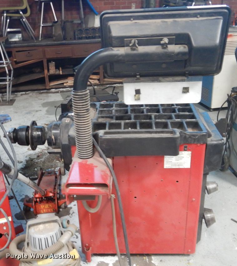 image for item IJ9400 Coats 1050 tire balancer