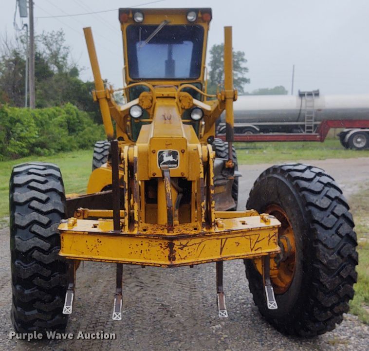 image for item IK9309 1979 John Deere 670A  motor grader