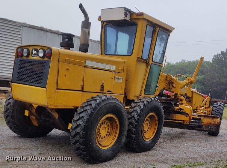 image for item IK9309 1979 John Deere 670A  motor grader