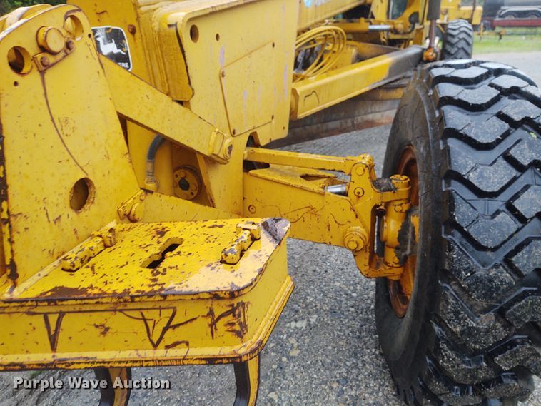 image for item IK9309 1979 John Deere 670A  motor grader