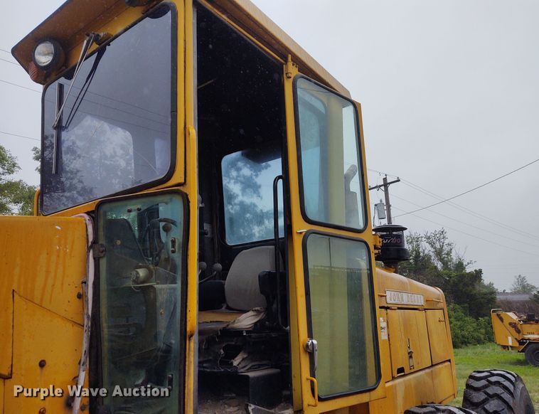 image for item IK9309 1979 John Deere 670A  motor grader