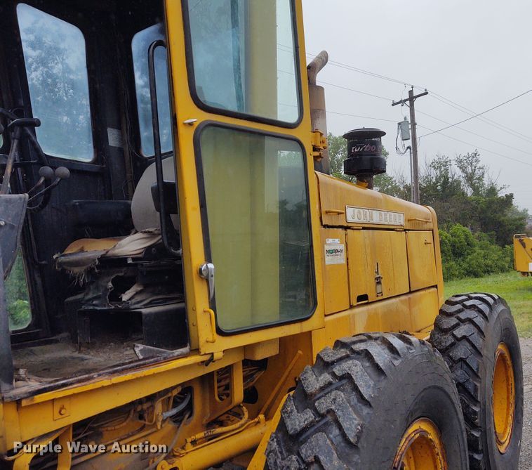 image for item IK9309 1979 John Deere 670A  motor grader